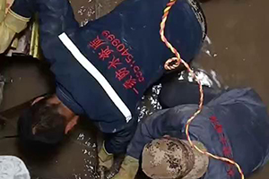 德宏电梯井堵漏施工视频